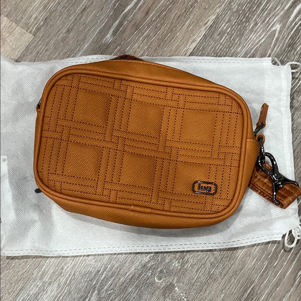 NWT MINGLE CAPPUCCINO LUG CROSSBODY